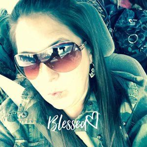 Meet your Posher, Monique